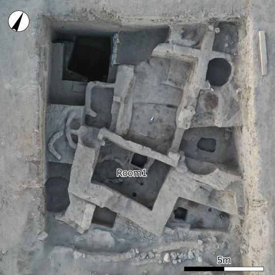 図1 約5300 年前の⼤規模建築遺構(©Kültepe Expedition Archive)