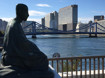 「芭蕉翁之像」から眺める隅田川（撮影：東城敏毅）