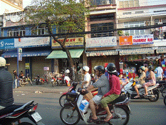 写真1　ベトナム人の生活の足であるバイク（2012年3月撮影）