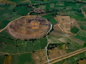 写真1：キュルテペ全景（Directore of Kultepe-Kanesh Excavation）