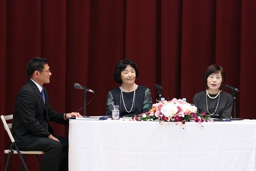 （左から　東城教授　秋山氏　重藤氏）