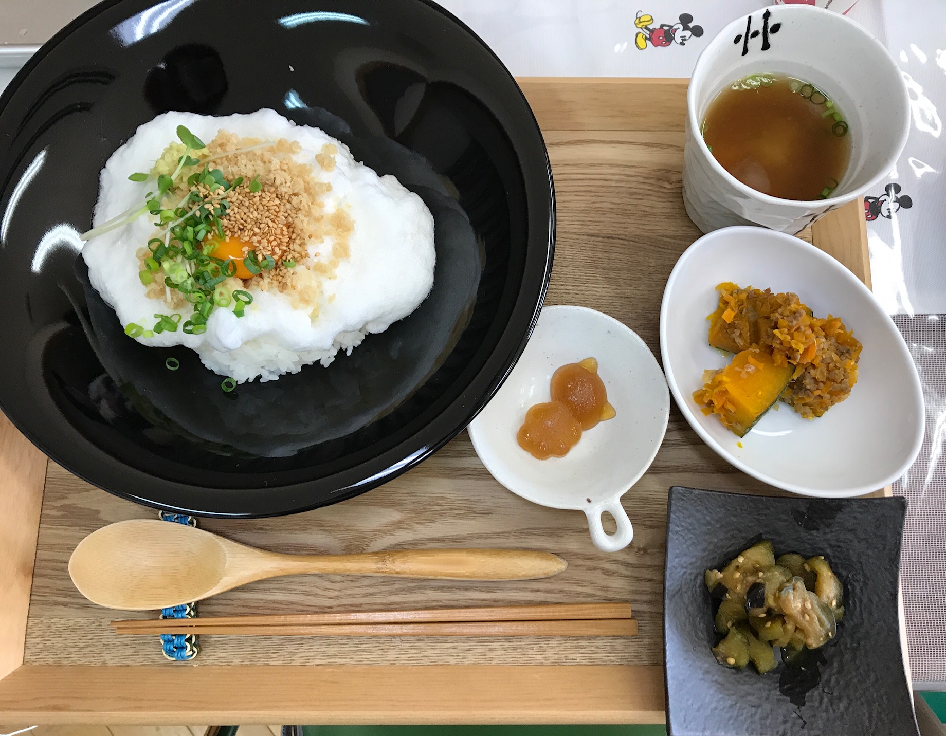 松波さん考案の大島名物「たまげた丼」