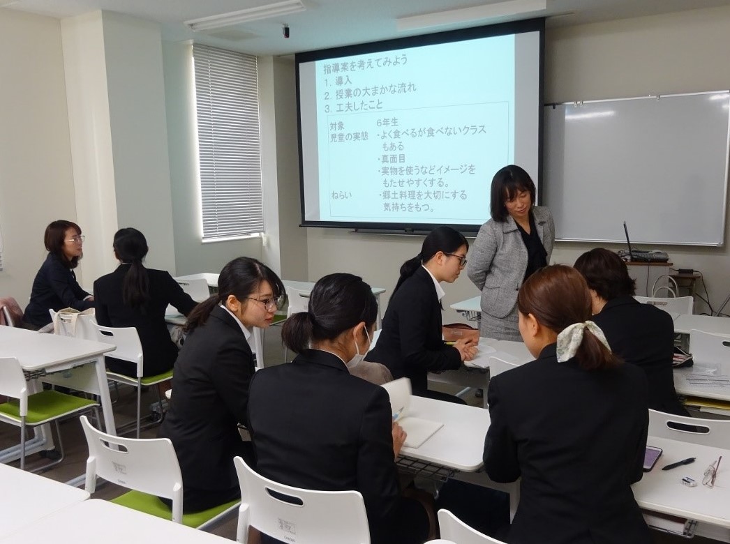 給食時の指導案を考えています