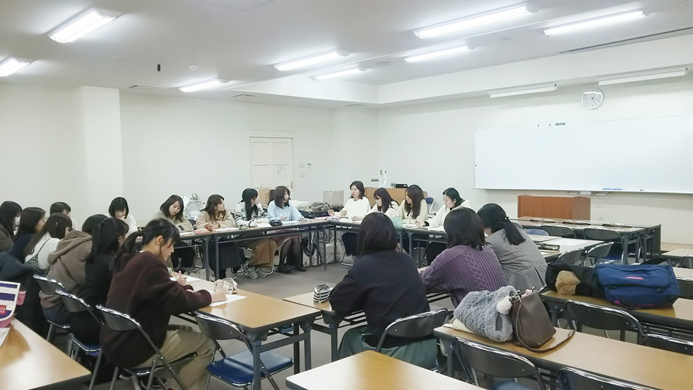 幼稚園サポートプロジェクト振り返りの会（現在は学生入校禁止のためオンラインで実施中）