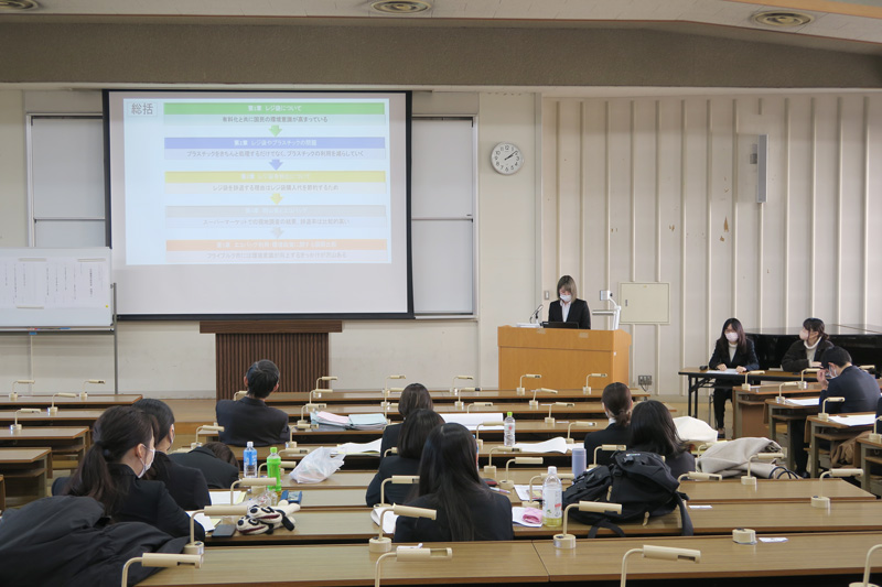 人間生活学科の卒業論文発表・審査会