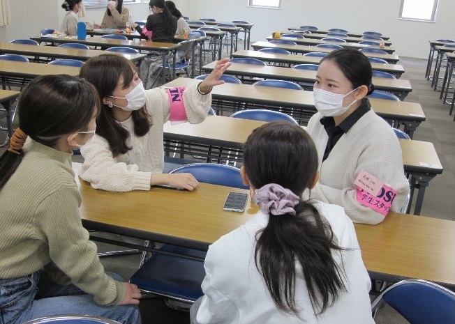 各班に分かれての説明会の様子