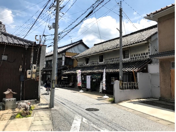 空き家・空き店舗を活用したお店が増えてきている総社商店街。写真は「旧堀和平邸」で、日替わりカフェの「つながるカフェ線」でおいしい食事を楽しむことができます。