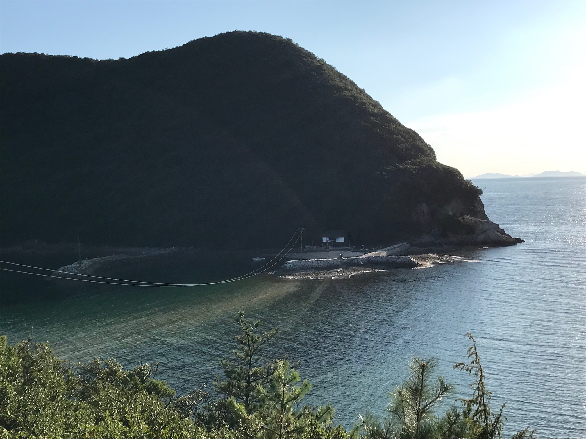 丸山島ならびにふもとの鴨の越にある浦嶋神社