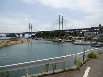 【写真3】岩黒島から見た瀬戸大橋