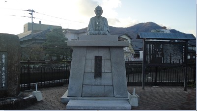 竹原の町を見守る頼山陽先生の像