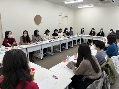 ２月に実施の３・４年生合同ゼミの風景