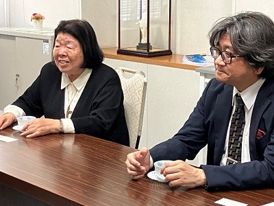 アカシュ・スーリ米国領事ご一行と津田葵学長・小林謙一副学長