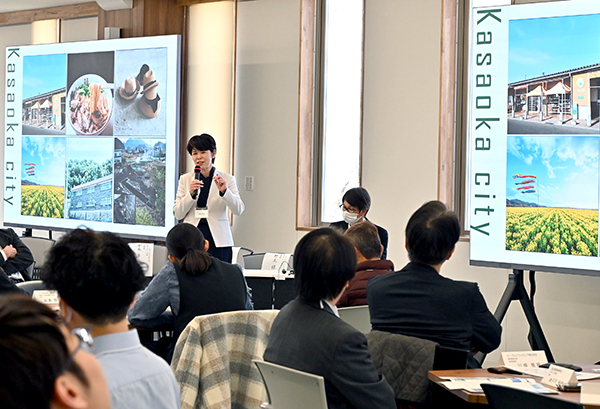 笠岡市の取り組みと課題について話す栗尾市長