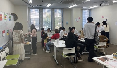 会場では世界各地の雑貨の販売のほか、イートインコーナーではコーヒーや紅茶を提供しました。