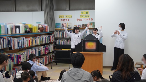 ４月26日紙しばいの様子
