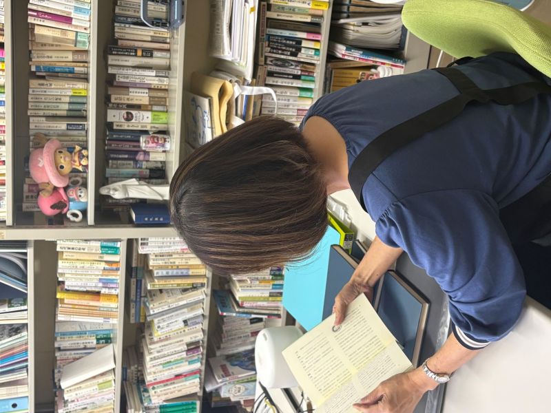 山下美紀教授。趣味は、ゼミで言いたいことを言うこと。　　　　　　　　　　　　「私のゼミに来たら、間違いないよ！人生を100倍楽しくできるゼミ（自称）」