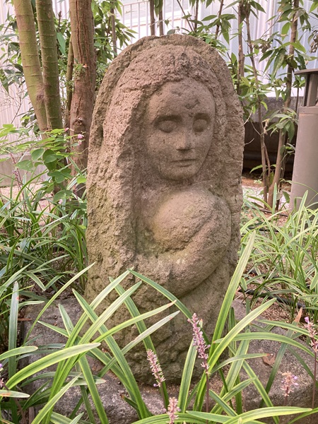 聖母マリアの石像