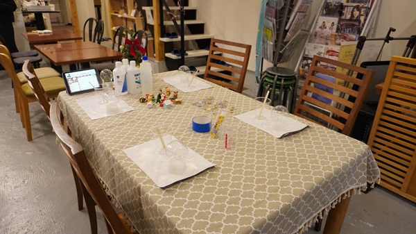 スノードーム作り体験の準備