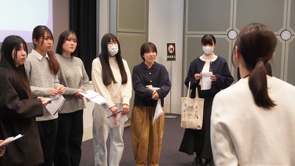 参加者の方々がお帰りになった後の様子です。今年度も県立図書館の職員の皆様には、大変お世話になりました！