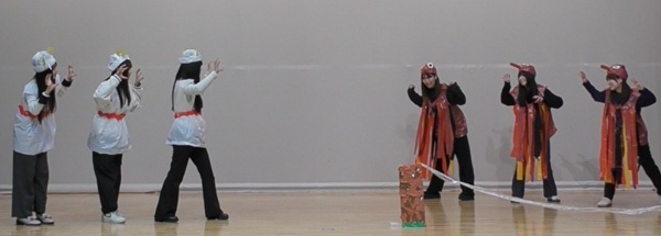 「だれだ！おれの橋をがたごとさせるのは！」　　　　　　　　　　　　　　　　　劇「三びきのやぎのがらがらどん」