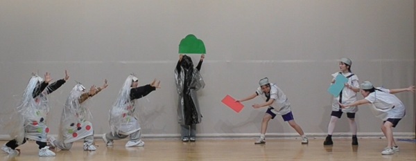 「こんな山　なんだ！」やまんばが逃げる小僧を追いかけます！　　　　　　　　劇「さんまいのおふだ」