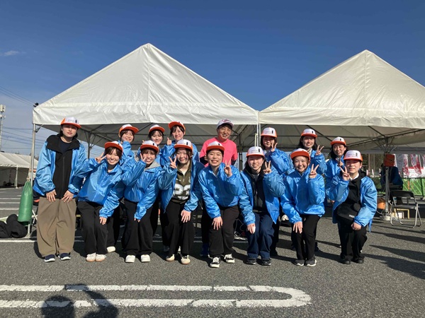 片岡市長、学生委員1名、ボランティア学生11名、引率職員2名