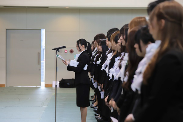 新入生代表挨拶